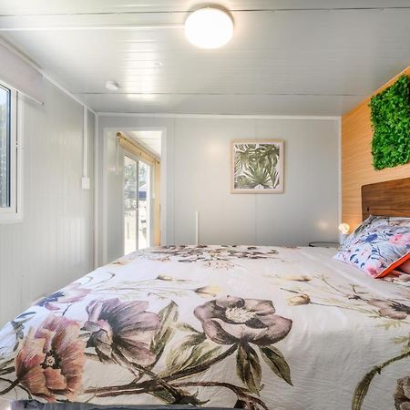 Cosy Cabin To Stay Even Better Than Glamping Pukekohe Εξωτερικό φωτογραφία